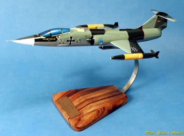 Starfighter, Schreibtischmodell aus Holz