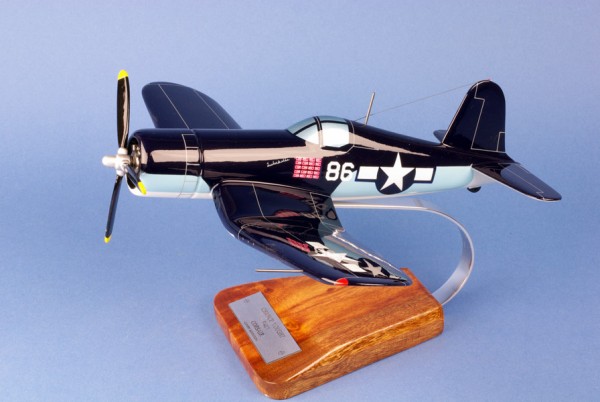Corsair F4U, Schreibtischmodell aus Holz